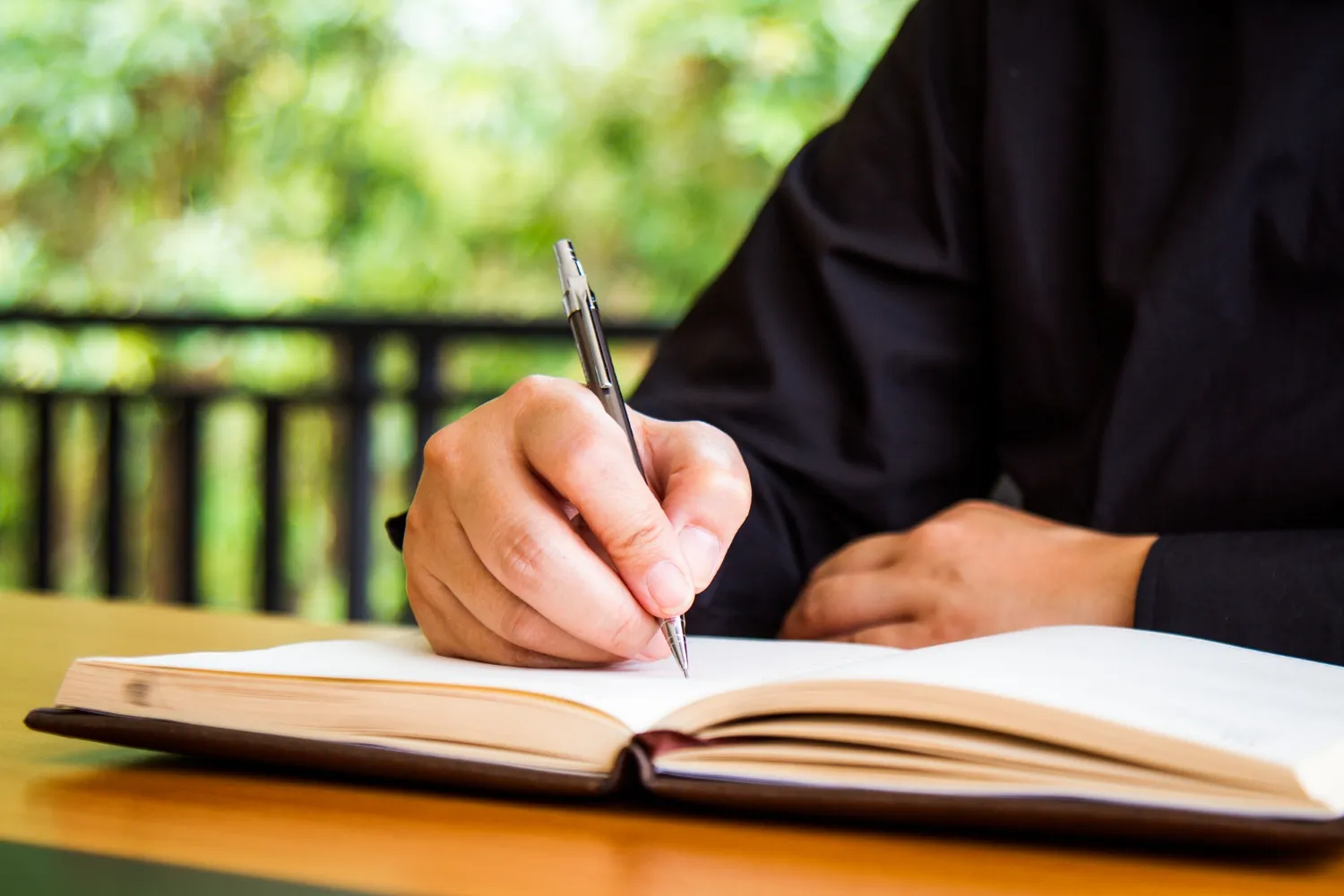 راهنمای انتخاب منابع آزمون آیلتس جنرال برای مهارت Writing